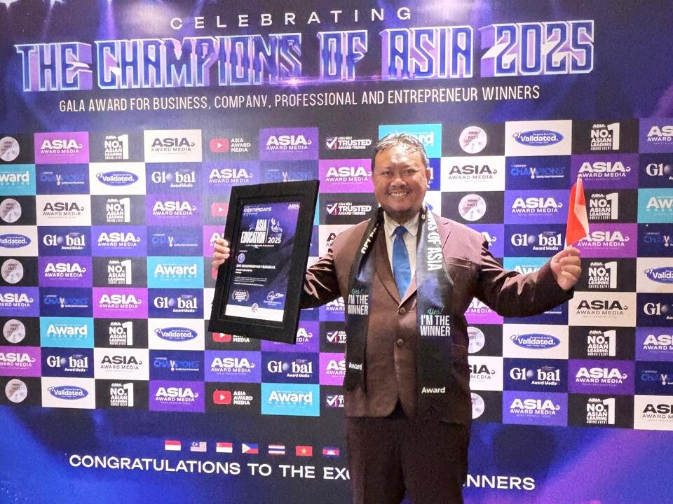 Kepala SMK Mudisa Raih Penghargaan Kepemimpinan Pendidikan Terpercaya Tingkat Asia 