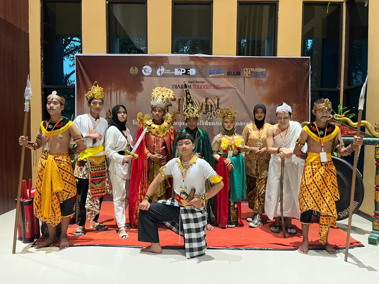 SMK Mudisa Meriahkan Festival Drama Nasional UNESA 2025 dengan ‘Jejak Warisan Sang Raja’