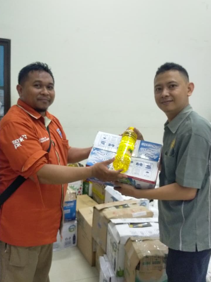 Semarak Milad ke-113 Muhammadiyah, SMK Mudisa Salurkan Ratusan Minyak Goreng