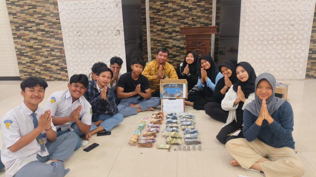 Dari Jalanan Surabaya untuk Flores NTT: Pelajar SMK Mudisa Gelar Aksi Penggalangan Dana Kemanusiaan